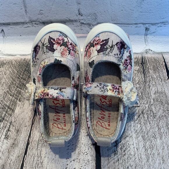 BLOWFISH MALIBU KIDS Girls Floral Mary Jane Sneakers / Size: 8 - Picture 3 of 11